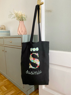 TOTE BAG NEGRA CON PATR N DE LETRAS DE 17 P GINAS FORMATO DIGITAL
